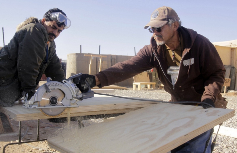 charpentier-ST LEGER-min_men_working_construction_sawing_wood_building_marines_workers_equipment-1064481